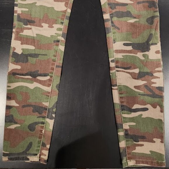 Forever 21 Camo Skinny Jeans - Size S | Trendy & Stylish - Picture 2 of 6